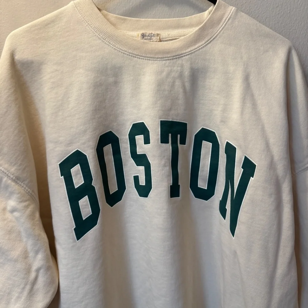 Brandy Melville Crewneck - Picture 3 of 5